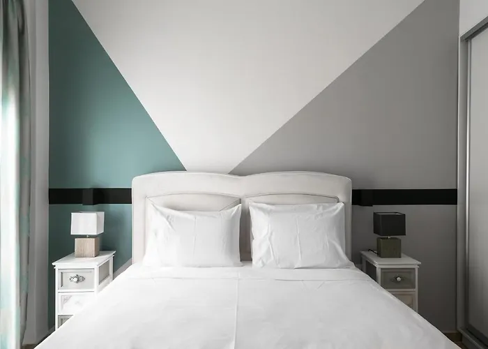 Flaneur, Nilie Hospitality MGMT